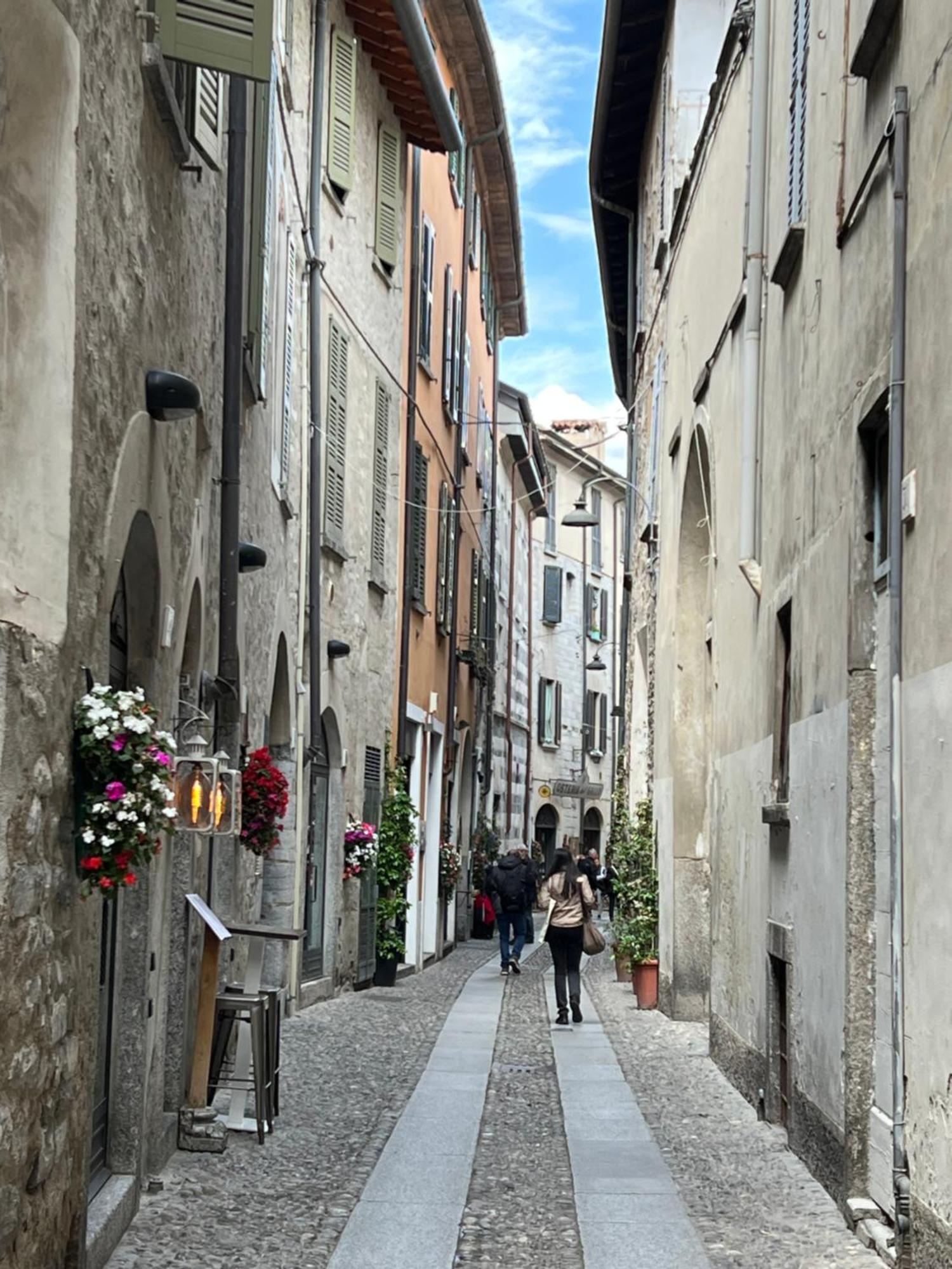 Apartamento Blue Sapphire Como Cozy Flat In Center Of City Exterior foto